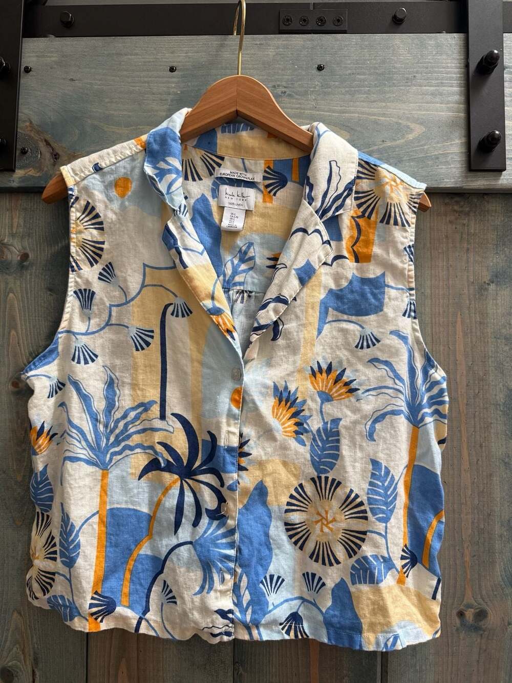 Nicole Miller New York Women's Sleeveless Button-Down Linen Shirt with Floral Tr